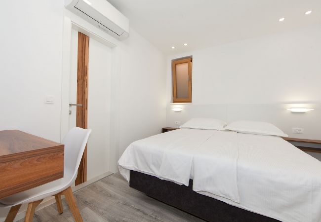 Ferienwohnung in Brela - Ferienwohnung in Brela mit Meerblick, Terrasse, Klimaanlage, W-LAN (3524-6) Ferienwohnung in Brela - Ferienwohnung in Brela mit Meerblick, Terrasse, Klimaanlage, W-LAN (3524-6)