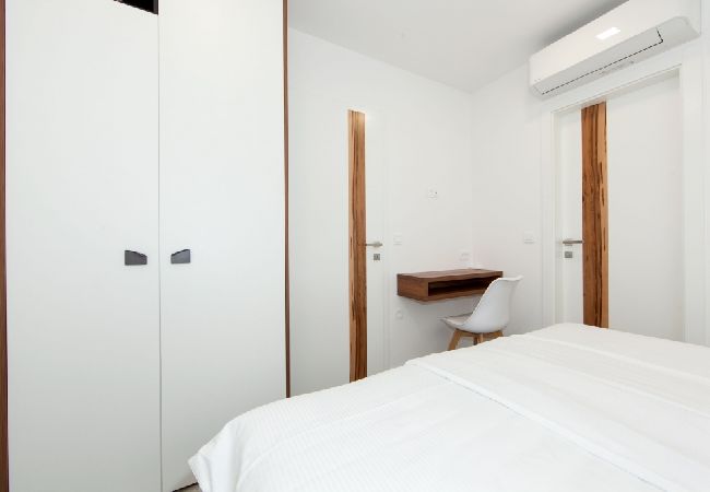 Ferienwohnung in Brela - Ferienwohnung in Brela mit Meerblick, Terrasse, Klimaanlage, W-LAN (3524-6) Ferienwohnung in Brela - Ferienwohnung in Brela mit Meerblick, Terrasse, Klimaanlage, W-LAN (3524-6)