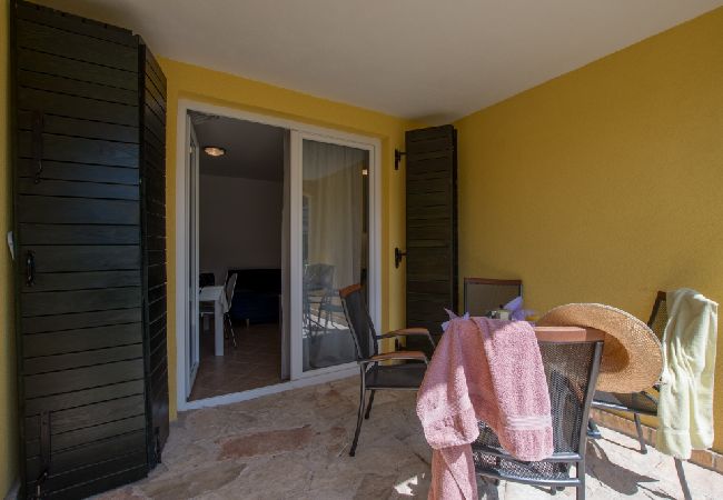 Ferienwohnung in Savudrija - Ferienwohnung in Savudrija mit Terrasse, Klimaanlage, W-LAN, Spülmaschine (4264-1) Ferienwohnung in Savudrija - Ferienwohnung in Savudrija mit Terrasse, Klimaanlage, W-LAN, Spülmaschine (4264-1)