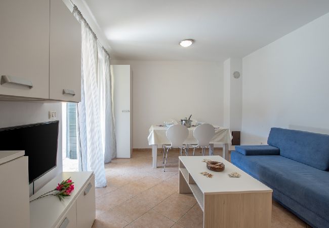 Ferienwohnung in Savudrija - Ferienwohnung in Savudrija mit Terrasse, Klimaanlage, W-LAN, Spülmaschine (4264-1) Ferienwohnung in Savudrija - Ferienwohnung in Savudrija mit Terrasse, Klimaanlage, W-LAN, Spülmaschine (4264-1)