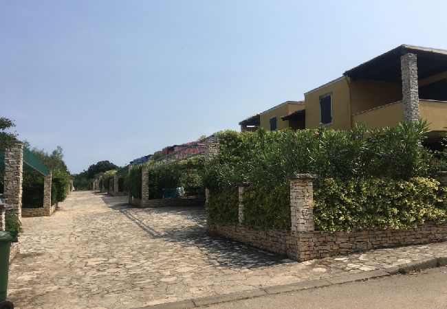 Ferienwohnung in Savudrija - Ferienwohnung in Savudrija mit Terrasse, Klimaanlage, W-LAN, Spülmaschine (4264-1) Ferienwohnung in Savudrija - Ferienwohnung in Savudrija mit Terrasse, Klimaanlage, W-LAN, Spülmaschine (4264-1)