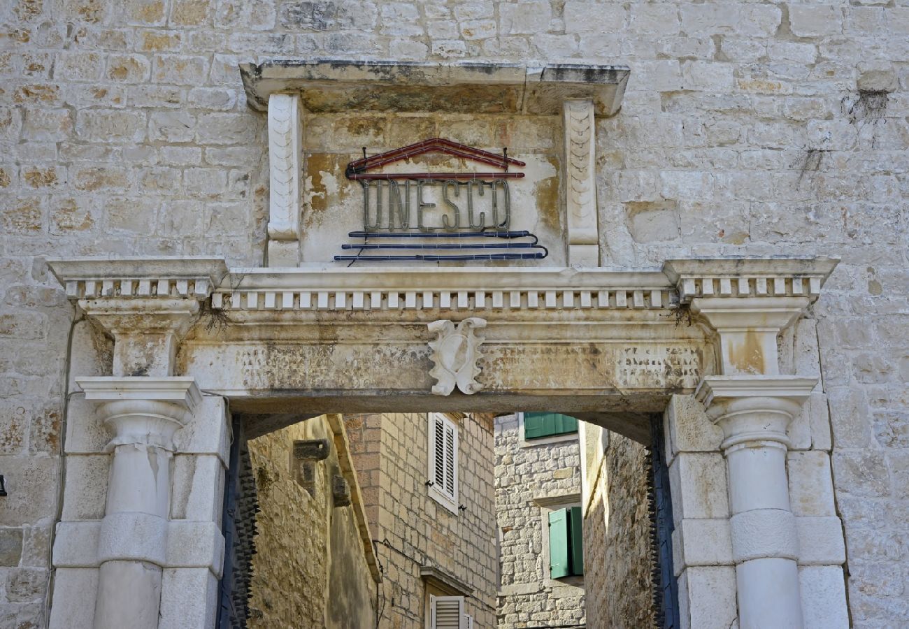 Ferienwohnung in Trogir - Ferienwohnung in Trogir mit Balkon, Klimaanlage, W-LAN (4324-2)