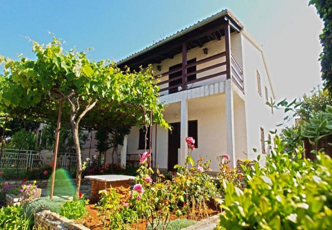 Ferienwohnung in Fažana - Ferienwohnung in Fažana mit Meerblick, Balkon, Klimaanlage, W-LAN (4348-1)