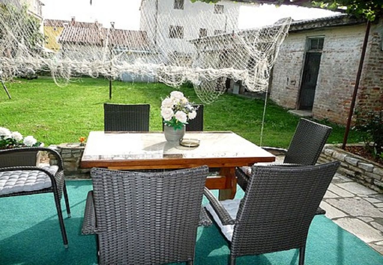 Ferienwohnung in Fažana - Ferienwohnung in Fažana mit Meerblick, Balkon, Klimaanlage, W-LAN (4348-1)