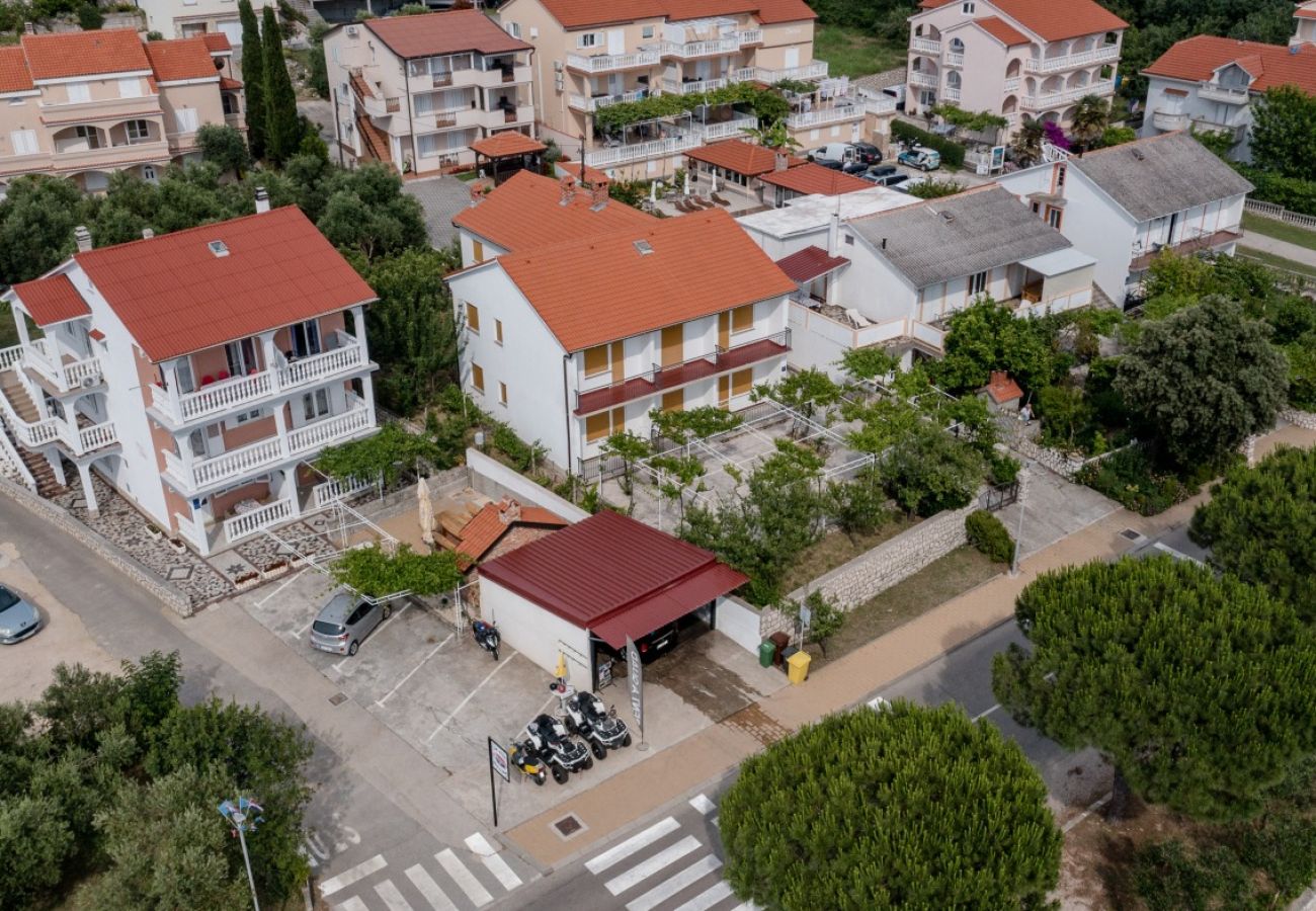 Ferienwohnung in Lopar - Ferienwohnung in Lopar mit Terrasse, Klimaanlage, W-LAN, Waschmaschine (4360-2)