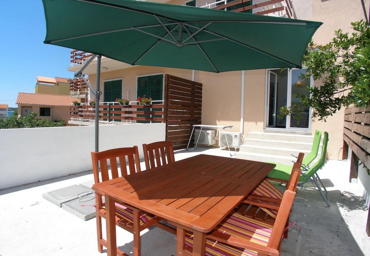 Studio in Vodice - Studioapartment in Vodice mit Terrasse, Klimaanlage, W-LAN (4323-4)