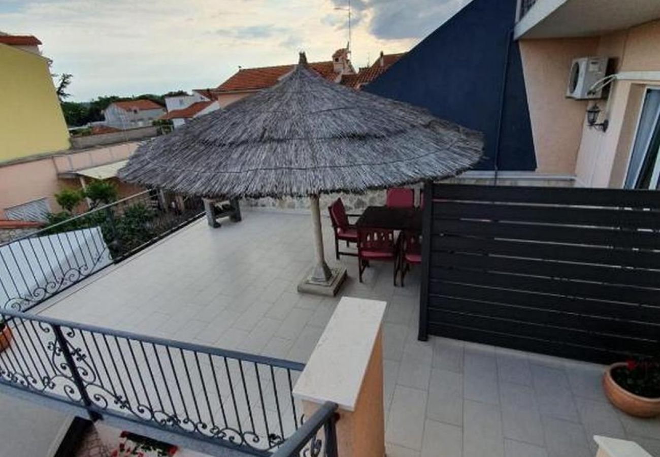 Ferienwohnung in Vodice - Ferienwohnung in Vodice mit Terrasse, Klimaanlage, W-LAN (4323-2)