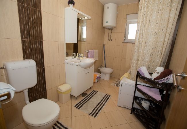 Ferienwohnung in Lopar - Ferienwohnung in Lopar mit Balkon, Klimaanlage, W-LAN, Waschmaschine (73-3) Ferienwohnung in Lopar - Ferienwohnung in Lopar mit Balkon, Klimaanlage, W-LAN, Waschmaschine (73-3)