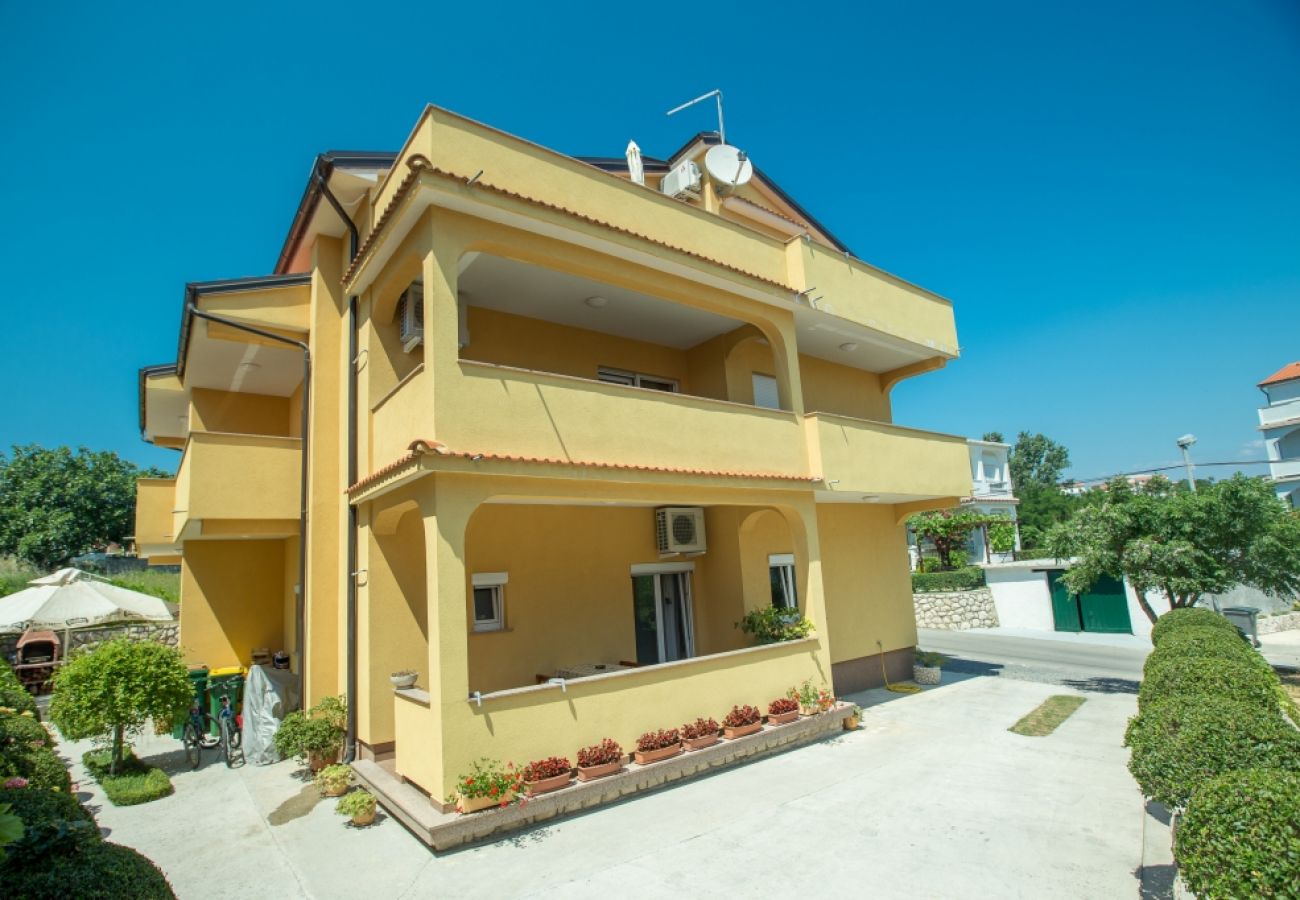 Ferienwohnung in Lopar - Ferienwohnung in Lopar mit Balkon, Klimaanlage, W-LAN, Waschmaschine (73-3)