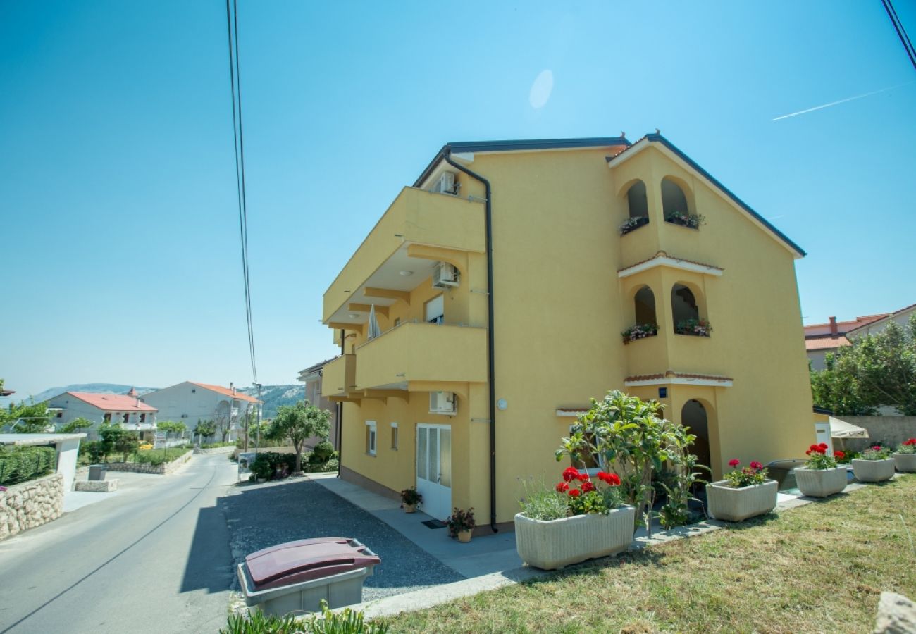 Ferienwohnung in Lopar - Ferienwohnung in Lopar mit Balkon, Klimaanlage, W-LAN, Waschmaschine (73-3)