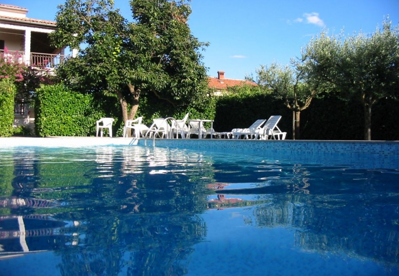 Ferienhaus in Porec - Ferienhaus in Poreč mit Terrasse, Klimaanlage, W-LAN, Spülmaschine (4400-5)