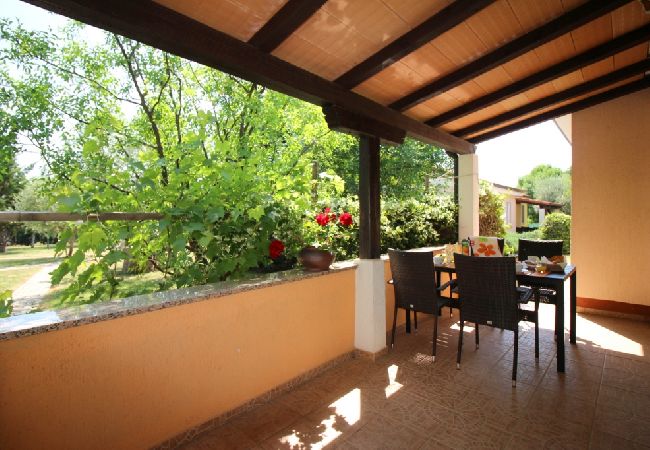 Ferienhaus in Porec - Ferienhaus in Poreč mit Terrasse, Klimaanlage, W-LAN, Spülmaschine (4400-2) Ferienhaus in Porec - Ferienhaus in Poreč mit Terrasse, Klimaanlage, W-LAN, Spülmaschine (4400-2)