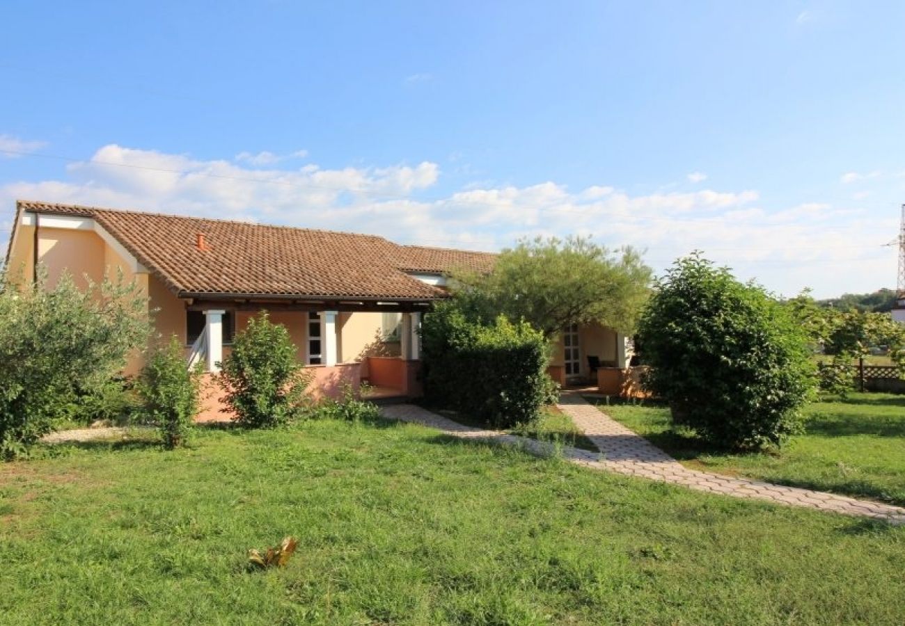 Ferienhaus in Porec - Ferienhaus in Poreč mit Terrasse, Klimaanlage, W-LAN, Spülmaschine (4400-7)