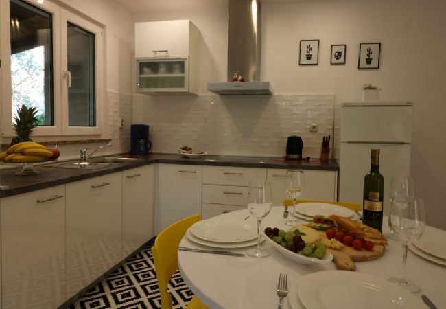 Ferienhaus in Porec - Ferienhaus in Poreč mit Terrasse, Klimaanlage, W-LAN, Spülmaschine (4400-3) Ferienhaus in Porec - Ferienhaus in Poreč mit Terrasse, Klimaanlage, W-LAN, Spülmaschine (4400-3)