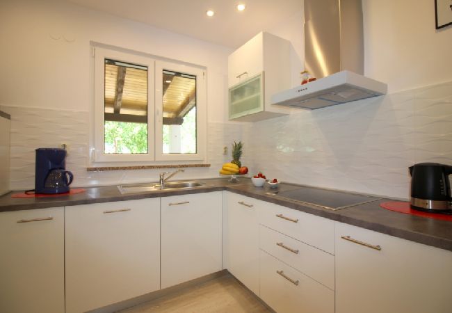 Ferienhaus in Porec - Ferienhaus in Poreč mit Terrasse, Klimaanlage, W-LAN, Spülmaschine (4400-3) Ferienhaus in Porec - Ferienhaus in Poreč mit Terrasse, Klimaanlage, W-LAN, Spülmaschine (4400-3)