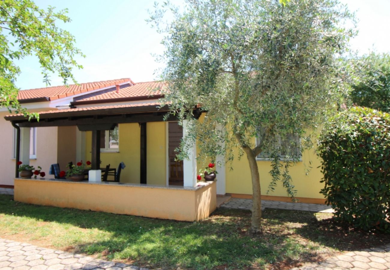 Ferienhaus in Porec - Ferienhaus in Poreč mit Terrasse, Klimaanlage, W-LAN, Spülmaschine (4400-3)