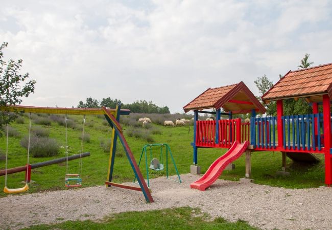 Ferienwohnung in Rakovica - Ferienwohnung in Rakovica mit W-LAN (601-3) Ferienwohnung in Rakovica - Ferienwohnung in Rakovica mit W-LAN (601-3)