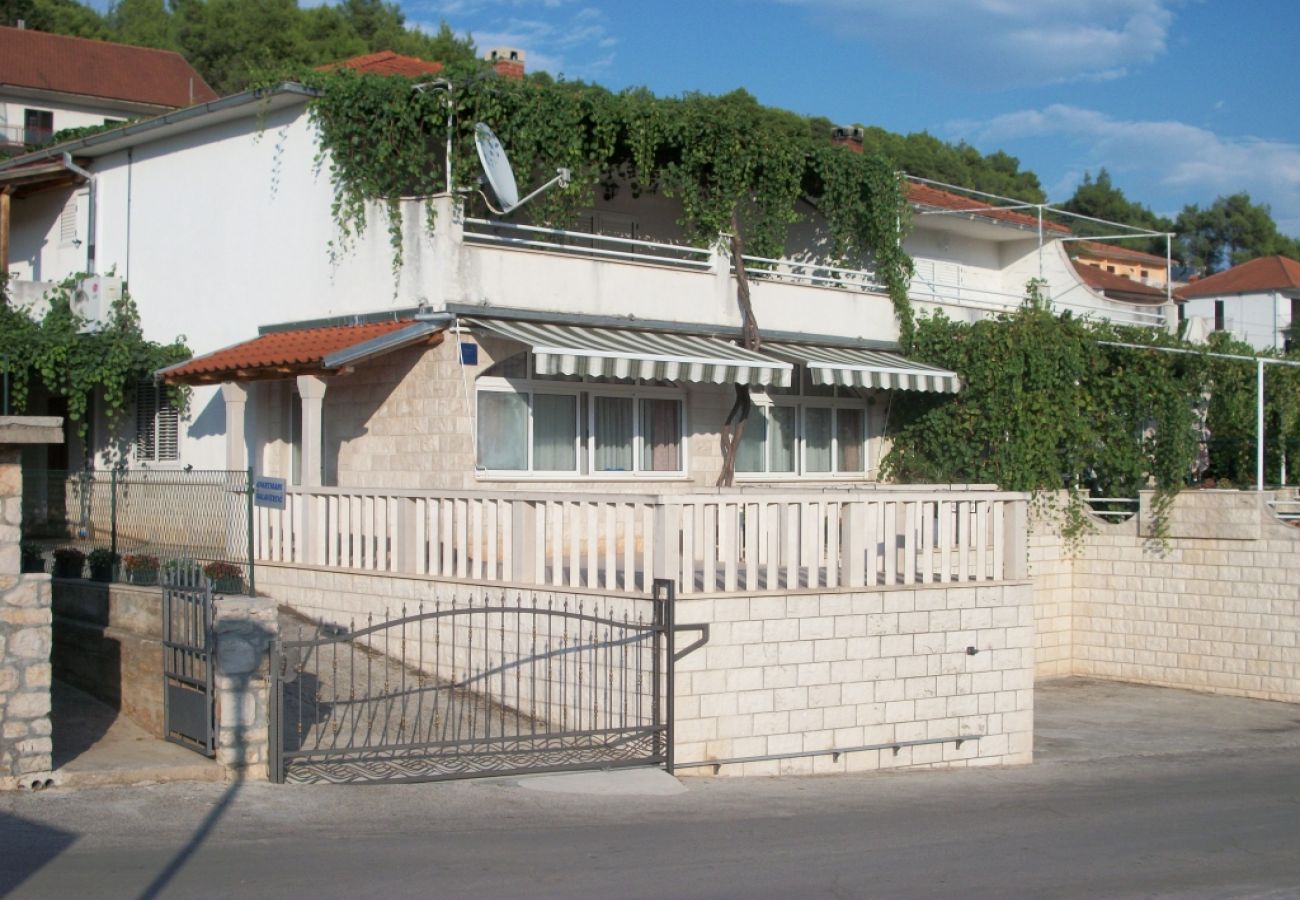 Ferienwohnung in Jelsa - Ferienwohnung in Jelsa mit Terrasse, Klimaanlage, W-LAN (4440-1)