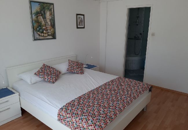 Ferienwohnung in Jelsa - Ferienwohnung in Jelsa mit Terrasse, Klimaanlage, W-LAN (4440-2) Ferienwohnung in Jelsa - Ferienwohnung in Jelsa mit Terrasse, Klimaanlage, W-LAN (4440-2)