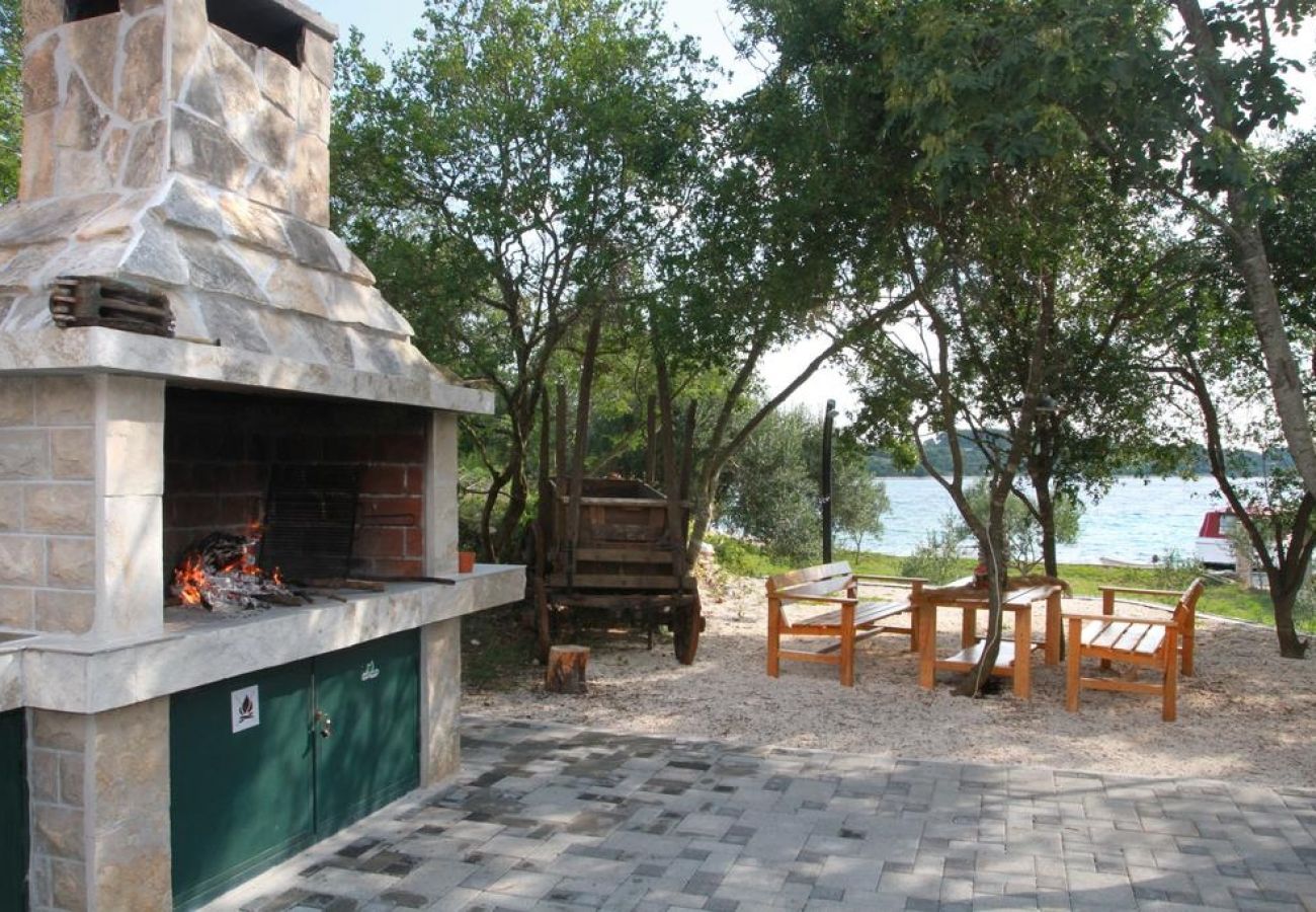 Ferienhaus in Okrug Gornji - Robinsonhaus in Okrug Gornji mit Meerblick, Terrasse (4452-1)