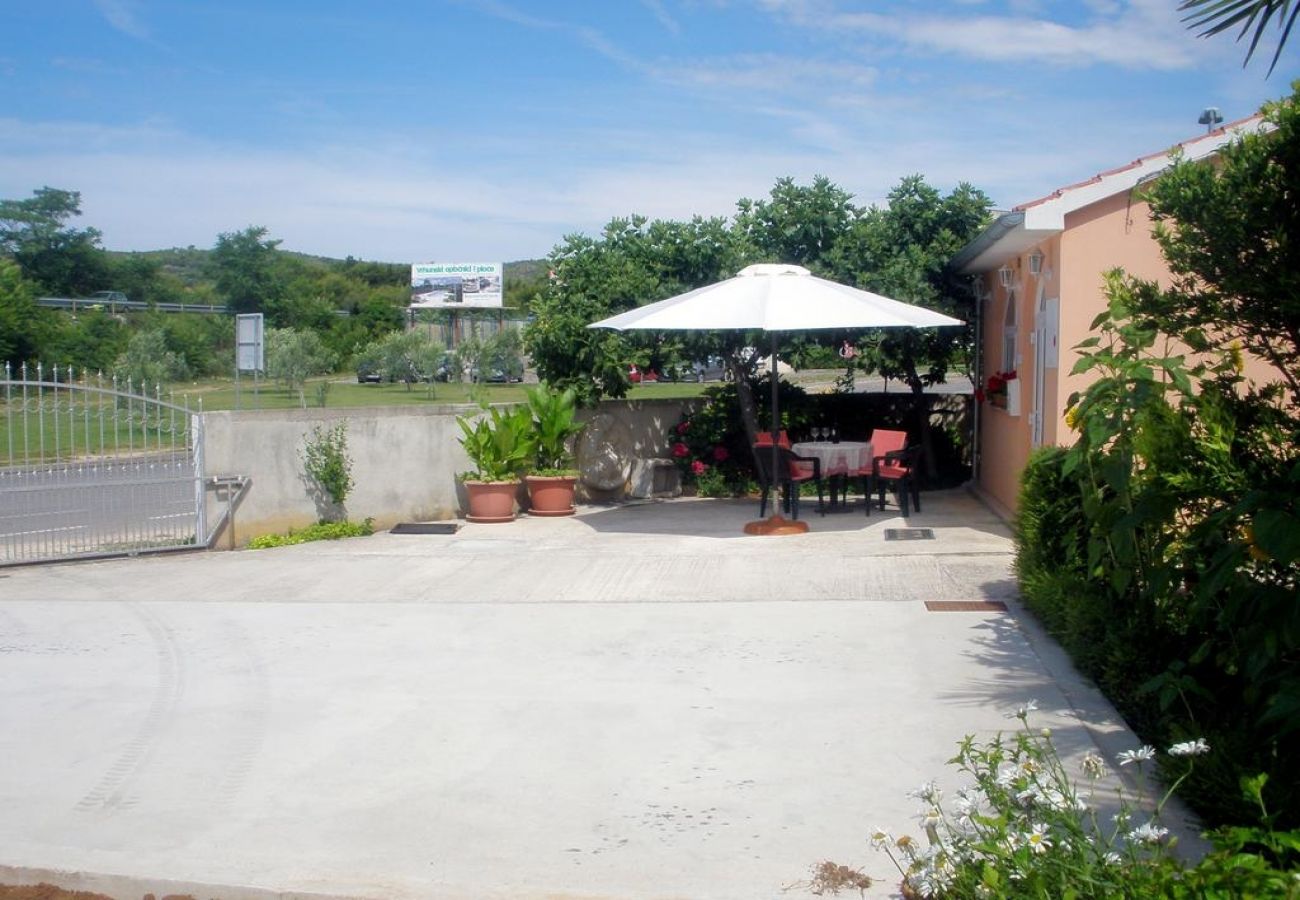 Ferienhaus in Vodice - Ferienhaus in Vodice mit Terrasse, Klimaanlage, W-LAN (4449-1)