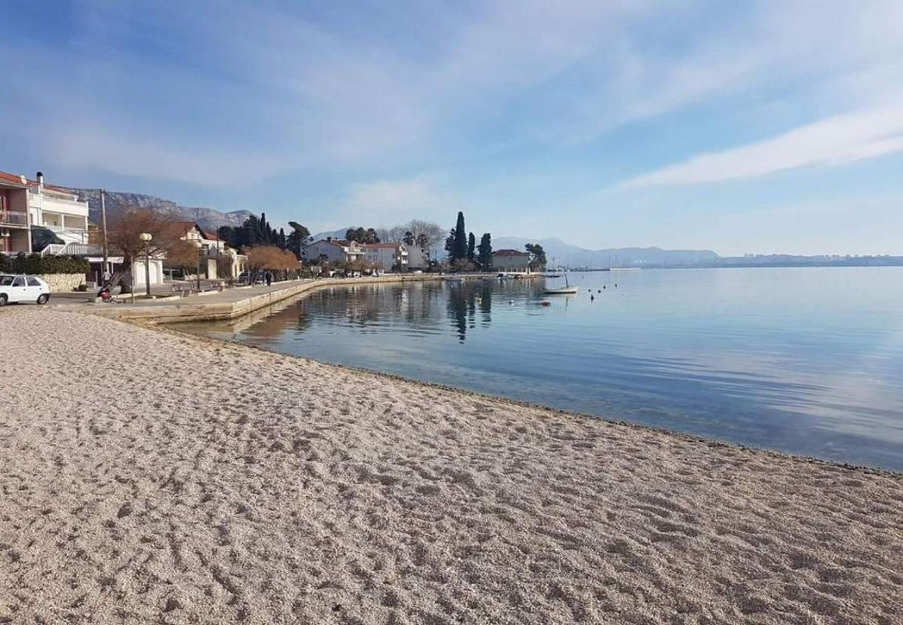 Ferienwohnung in Kaštel Kambelovac - Ferienwohnung in Kaštel Kambelovac mit Meerblick, Balkon, Klimaanlage, W-LAN (4483-1)