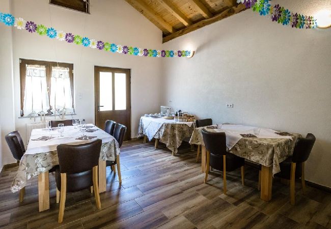 Ferienhaus in Rakovica - Ferienhaus in Rakovica mit Terrasse, W-LAN, Waschmaschine (4488-1) Ferienhaus in Rakovica - Ferienhaus in Rakovica mit Terrasse, W-LAN, Waschmaschine (4488-1)