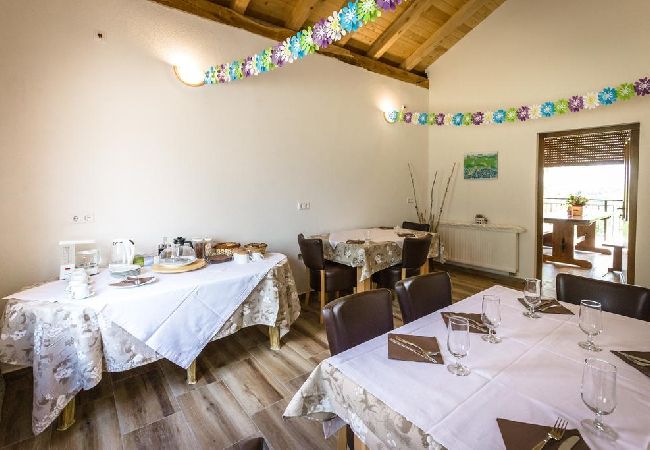 Ferienhaus in Rakovica - Ferienhaus in Rakovica mit Terrasse, W-LAN, Waschmaschine (4488-1) Ferienhaus in Rakovica - Ferienhaus in Rakovica mit Terrasse, W-LAN, Waschmaschine (4488-1)