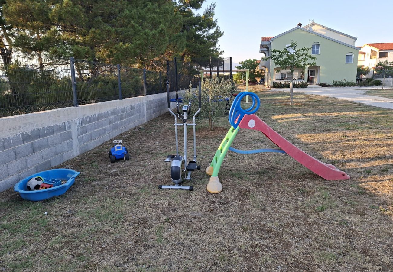 Ferienwohnung in Vrsi - Ferienwohnung in Vrsi mit Balkon, Klimaanlage, W-LAN (4494-3)