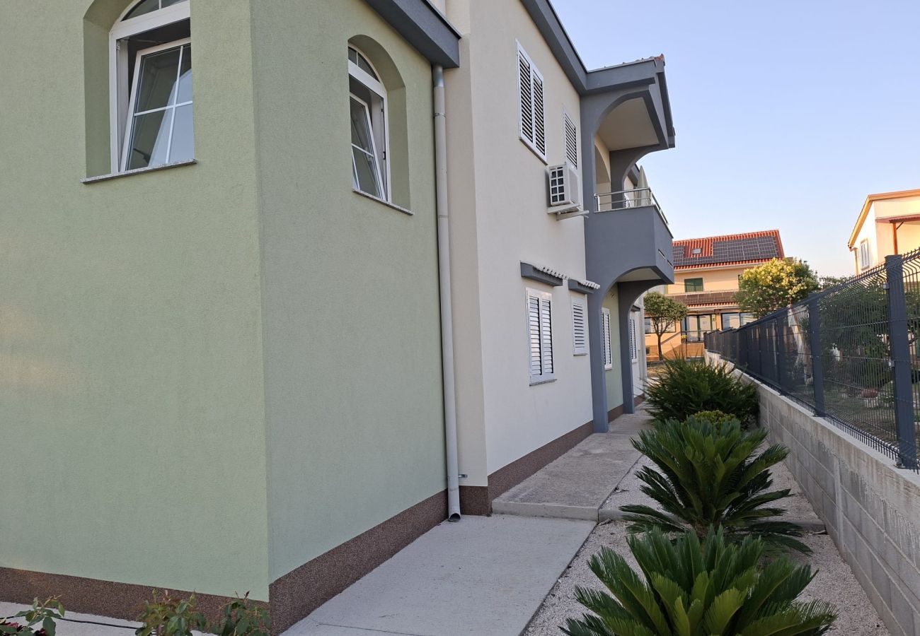 Ferienwohnung in Vrsi - Ferienwohnung in Vrsi mit Balkon, Klimaanlage, W-LAN (4494-3)