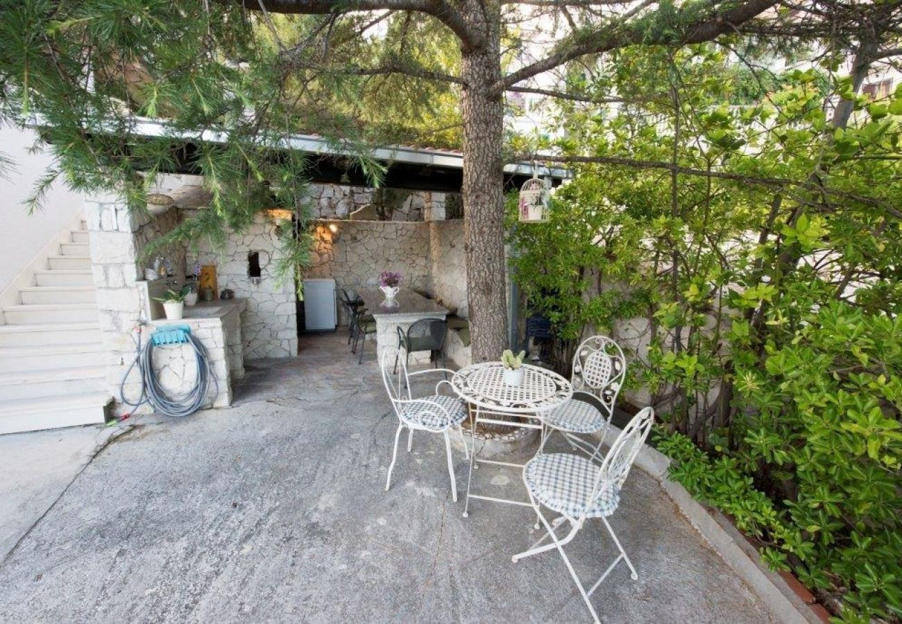 Ferienwohnung in Duce - Ferienwohnung in Duće mit Meerblick, Terrasse, Klimaanlage, W-LAN (132-10)