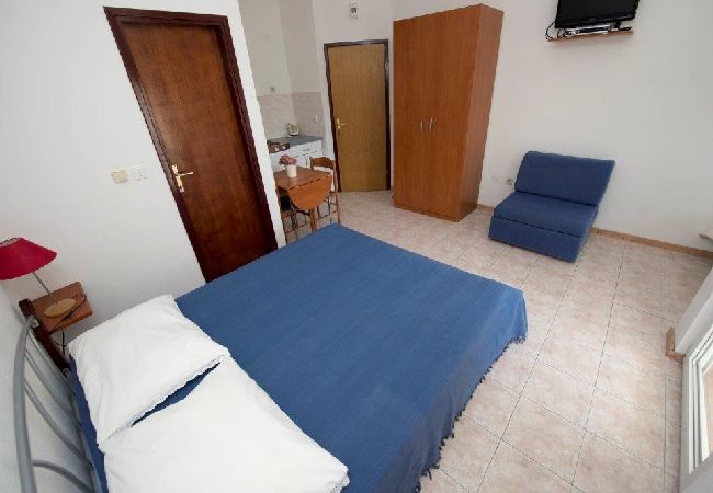 Studio in Duce - Studioapartment in Duće mit Meerblick, Balkon, Klimaanlage, W-LAN (132-4) Studio in Duce - Studioapartment in Duće mit Meerblick, Balkon, Klimaanlage, W-LAN (132-4)