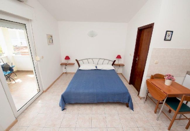 Studio in Duce - Studioapartment in Duće mit Meerblick, Balkon, Klimaanlage, W-LAN (132-4) Studio in Duce - Studioapartment in Duće mit Meerblick, Balkon, Klimaanlage, W-LAN (132-4)