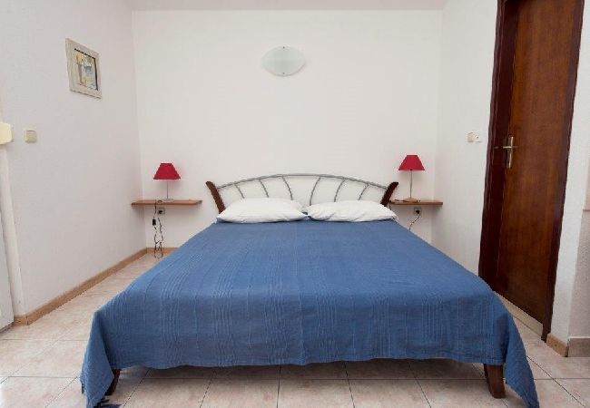 Studio in Duce - Studioapartment in Duće mit Meerblick, Balkon, Klimaanlage, W-LAN (132-4) Studio in Duce - Studioapartment in Duće mit Meerblick, Balkon, Klimaanlage, W-LAN (132-4)