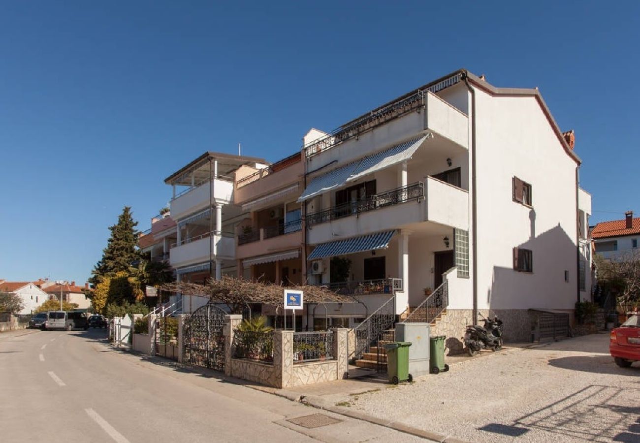 Ferienwohnung in Rovinj - Ferienwohnung in Rovinj mit Terrasse, Klimaanlage, W-LAN, Waschmaschine (3652-3)