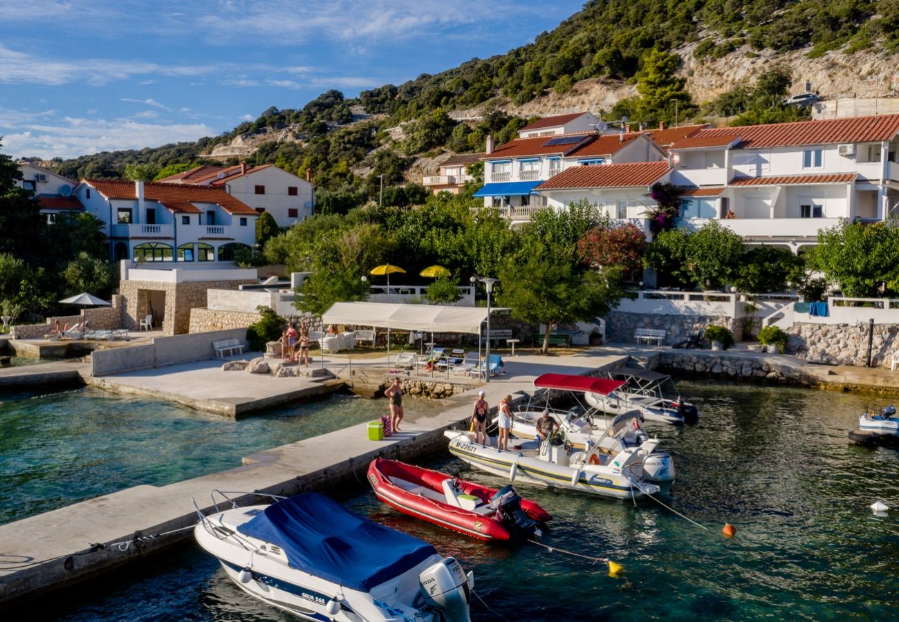 Ferienwohnung in Supetarska Draga - Ferienwohnung in Supetarska Draga mit Meerblick, Balkon, Klimaanlage, W-LAN (4551-1)