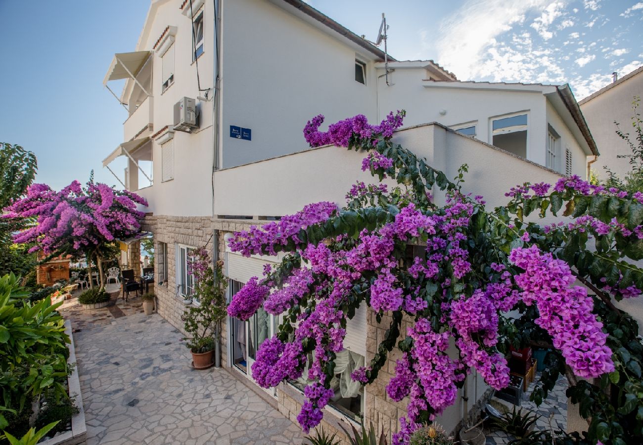 Ferienwohnung in Supetarska Draga - Ferienwohnung in Supetarska Draga mit Meerblick, Balkon, Klimaanlage, W-LAN (4551-1)