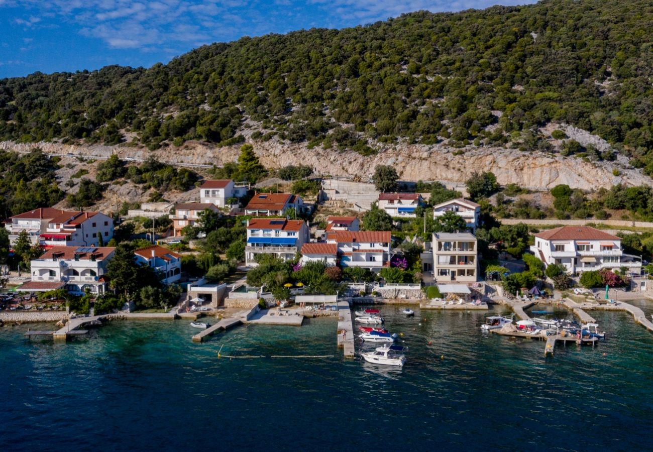 Ferienwohnung in Supetarska Draga - Ferienwohnung in Supetarska Draga mit Meerblick, Balkon, Klimaanlage, W-LAN (4551-1)