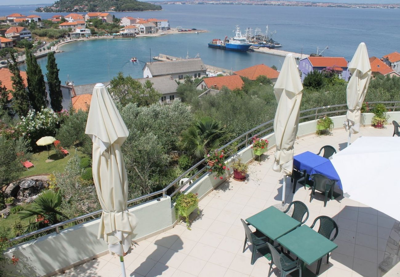 Ferienwohnung in Kali - Ferienwohnung in Kali mit Meerblick, Balkon, Klimaanlage, W-LAN (4566-1)