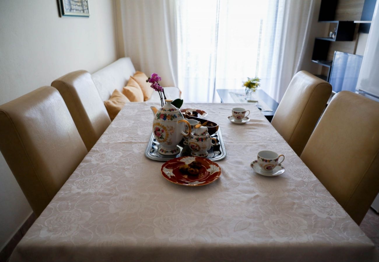 Ferienwohnung in Kali - Ferienwohnung in Kali mit Meerblick, Balkon, Klimaanlage, W-LAN (4566-1)