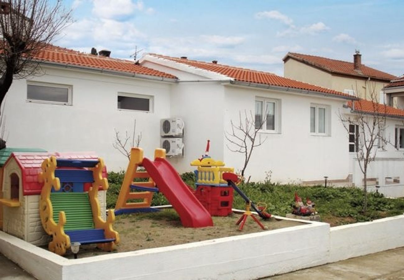 Ferienwohnung in Preko - Ferienwohnung in Preko mit Terrasse, Klimaanlage, W-LAN, Waschmaschine (4568-1)