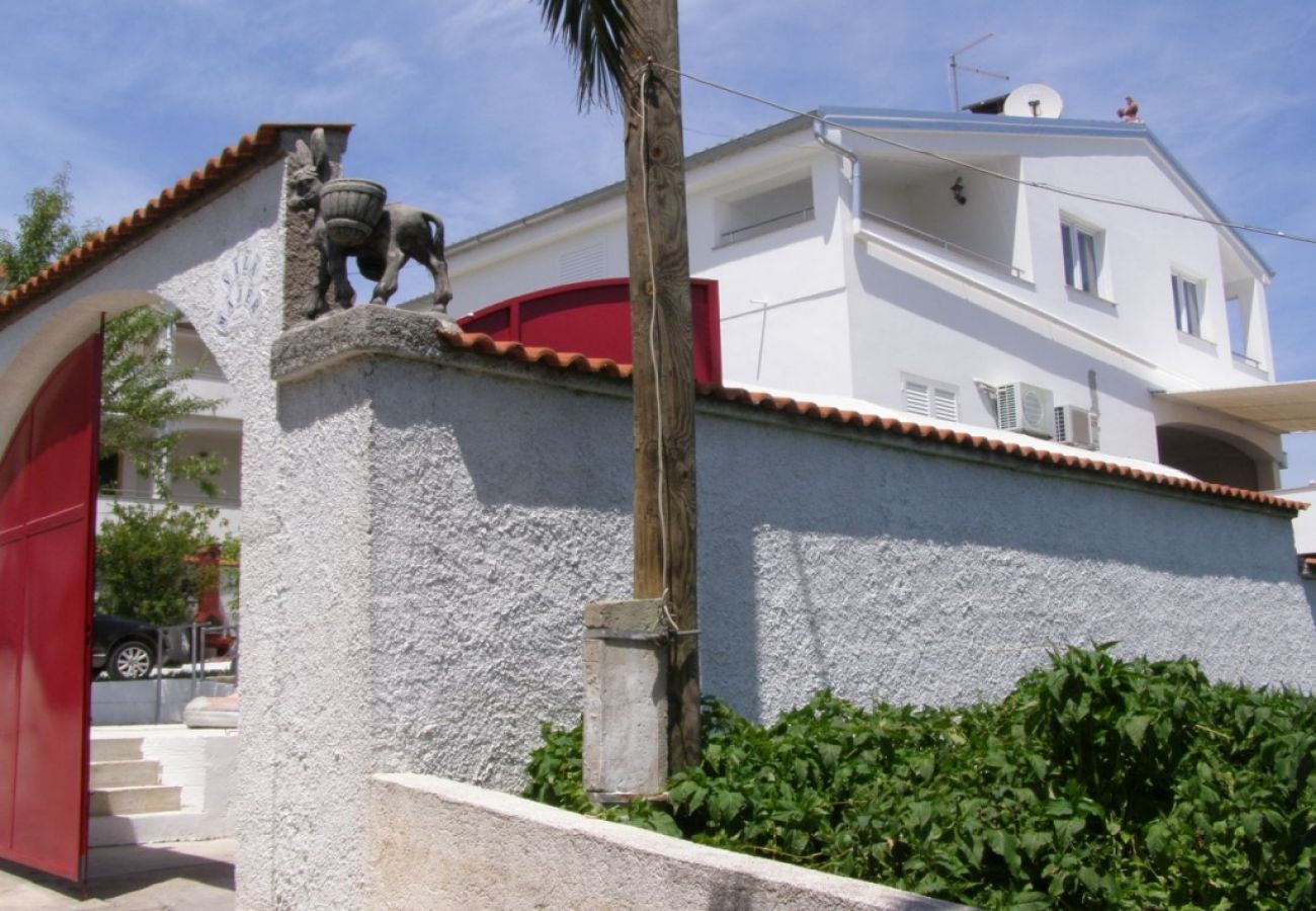 Ferienwohnung in Preko - Ferienwohnung in Preko mit Terrasse, Klimaanlage, W-LAN, Waschmaschine (4568-1)