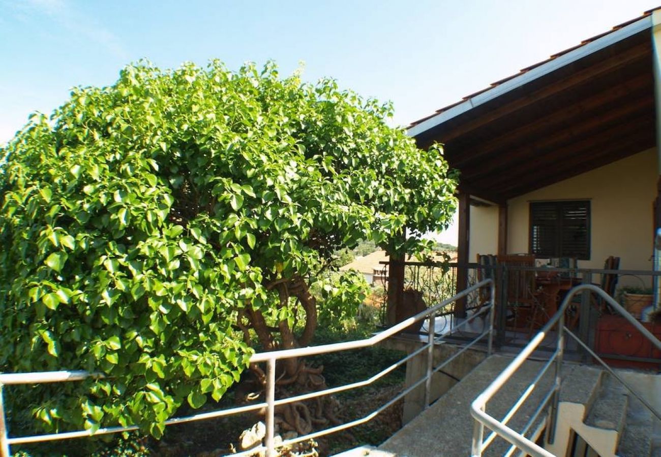 Ferienhaus in Kukljica - Ferienhaus in Kukljica mit Meerblick, Terrasse, Klimaanlage, W-LAN (4572-1)