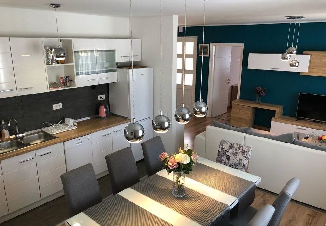 Ferienhaus in Zadar - Ferienhaus in Zadar mit Balkon, Klimaanlage, W-LAN, Waschmaschine (4576-1) Ferienhaus in Zadar - Ferienhaus in Zadar mit Balkon, Klimaanlage, W-LAN, Waschmaschine (4576-1)