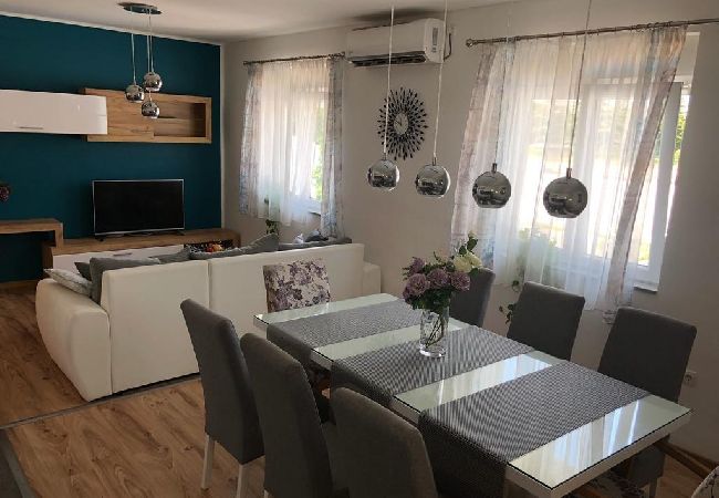 Ferienhaus in Zadar - Ferienhaus in Zadar mit Balkon, Klimaanlage, W-LAN, Waschmaschine (4576-1) Ferienhaus in Zadar - Ferienhaus in Zadar mit Balkon, Klimaanlage, W-LAN, Waschmaschine (4576-1)