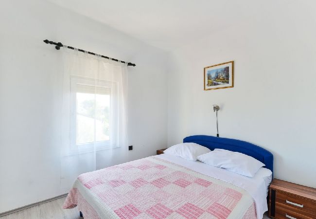 Ferienwohnung in Vir - Ferienwohnung in Vir mit Terrasse, Klimaanlage, W-LAN (4592-1) Ferienwohnung in Vir - Ferienwohnung in Vir mit Terrasse, Klimaanlage, W-LAN (4592-1)
