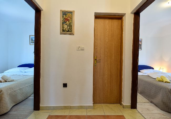 Ferienwohnung in Vir - Ferienwohnung in Vir mit Terrasse, Klimaanlage, W-LAN (4592-1) Ferienwohnung in Vir - Ferienwohnung in Vir mit Terrasse, Klimaanlage, W-LAN (4592-1)