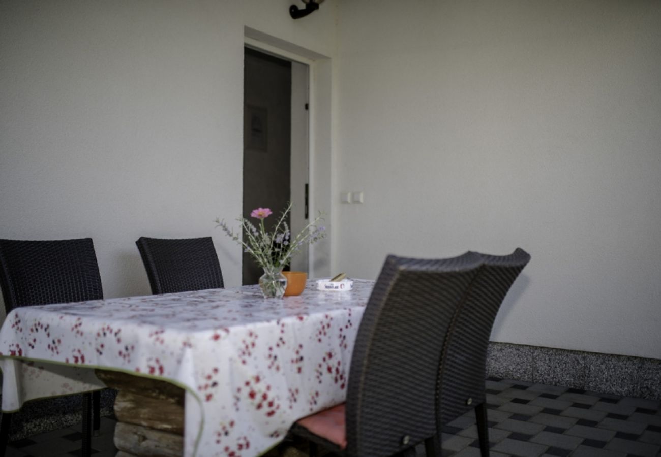 Ferienwohnung in Lopar - Ferienwohnung in Lopar mit Terrasse, Klimaanlage, W-LAN, Spülmaschine (4612-1)