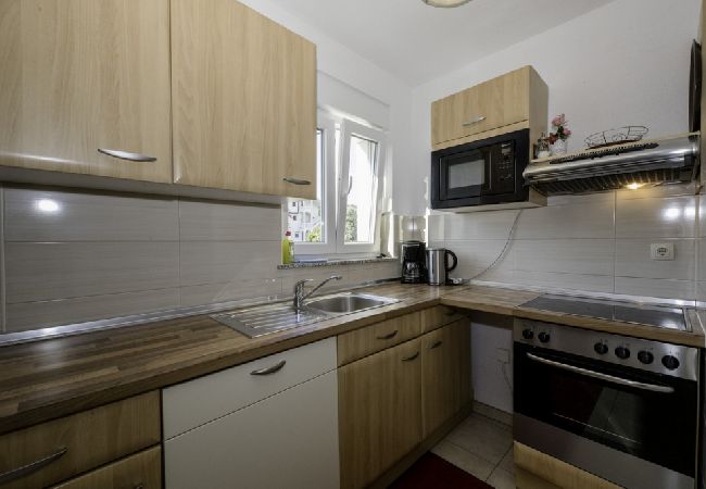 Ferienwohnung in Lopar - Ferienwohnung in Lopar mit Terrasse, Klimaanlage, W-LAN, Waschmaschine (4612-4) Ferienwohnung in Lopar - Ferienwohnung in Lopar mit Terrasse, Klimaanlage, W-LAN, Waschmaschine (4612-4)