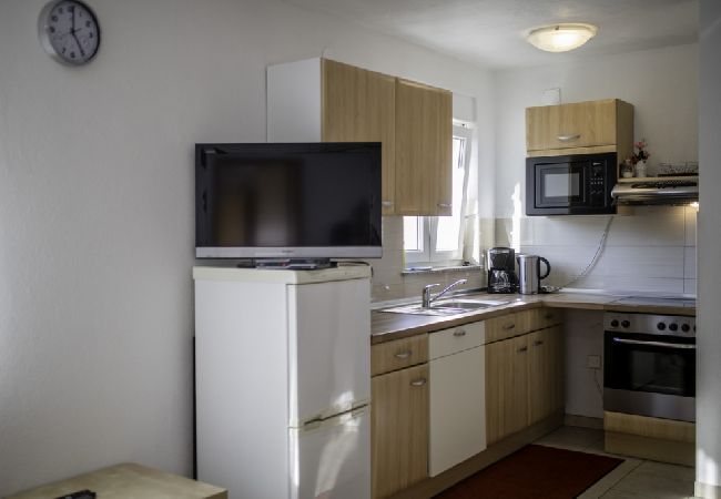 Ferienwohnung in Lopar - Ferienwohnung in Lopar mit Terrasse, Klimaanlage, W-LAN, Waschmaschine (4612-4) Ferienwohnung in Lopar - Ferienwohnung in Lopar mit Terrasse, Klimaanlage, W-LAN, Waschmaschine (4612-4)